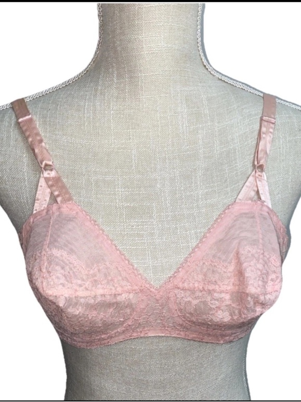 Vtg LACE Circle STITCH Pointy Bullet Bra Hollywood Vassarette V-ette 32B Satin